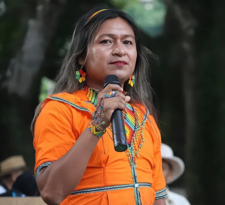 Fernanda Domicó, femme trans de la communauté Embera, leadeuse sociale, cheffe des Pompiers volontaires de Dabeiba a été assassinée en juillet 2025.